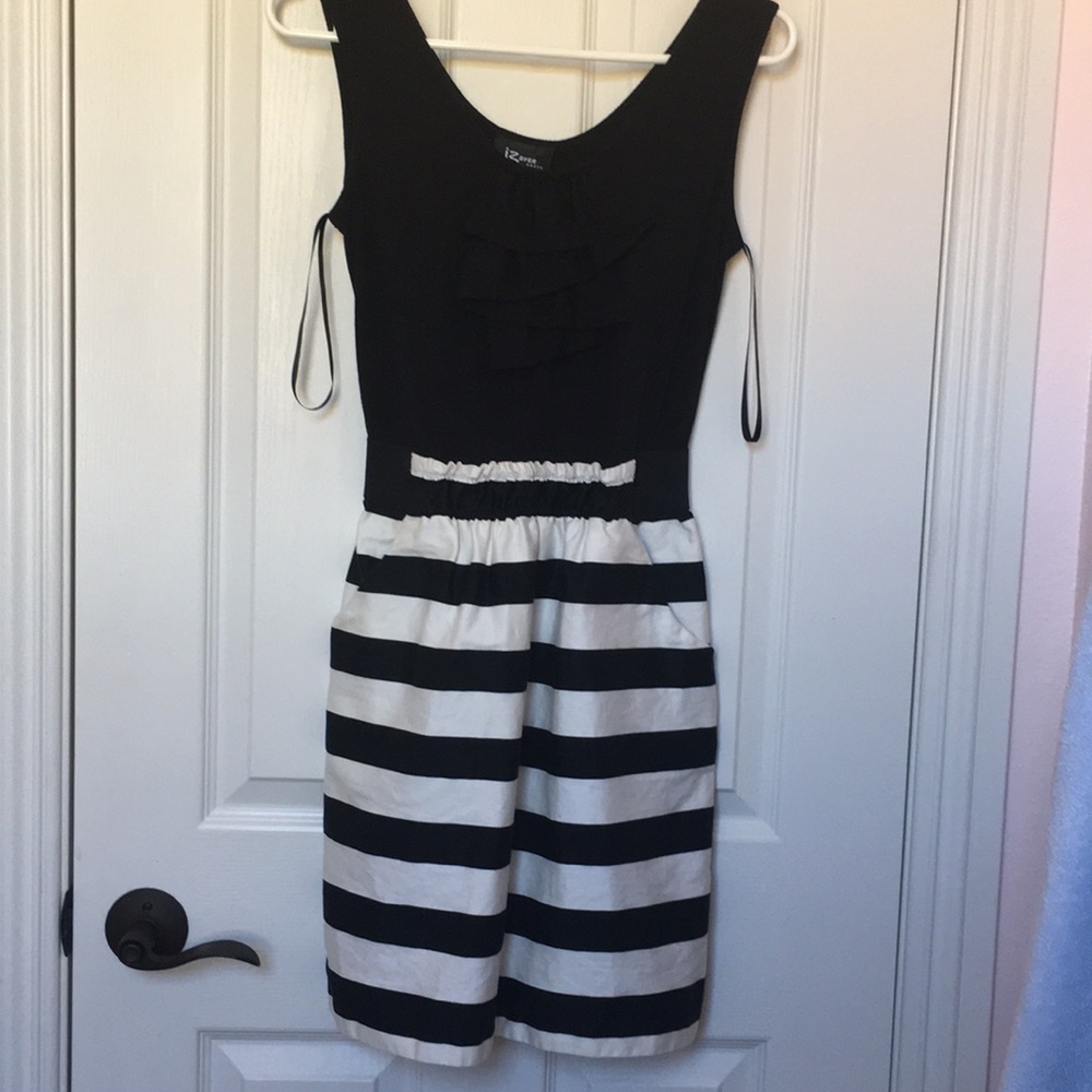 Iz Byer dress with pockets